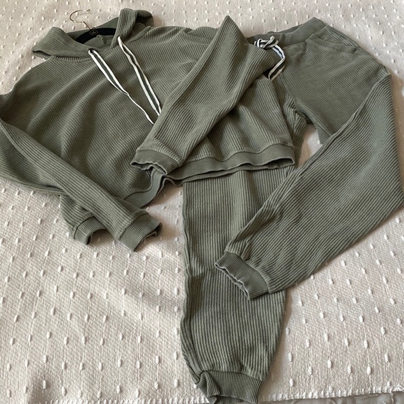 aerie Sweaters - AERIE Sweatpants & Hoodie Set